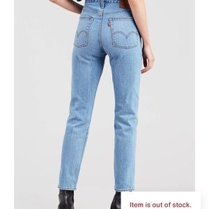 Levi’s wedgie like new size 28